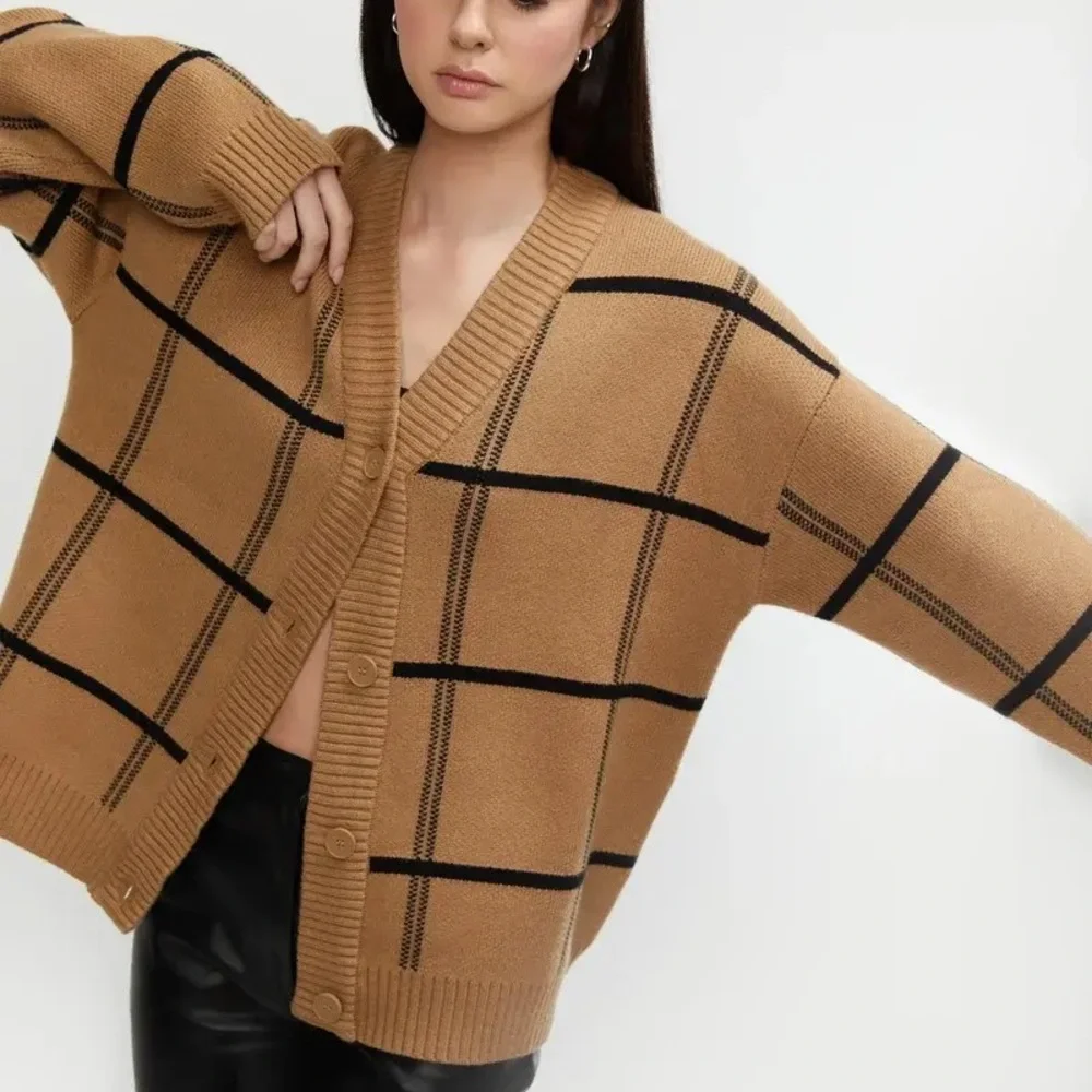 Oak + Fort Oversized Plaid Cardigan - Picture 10 of 11